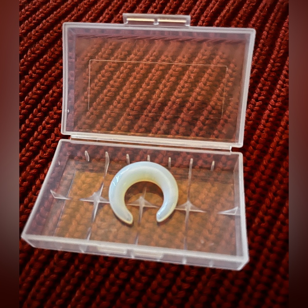 -COPY- 2 Gauge (6 mm) Glass Opal Pincher For Stretched Piercings